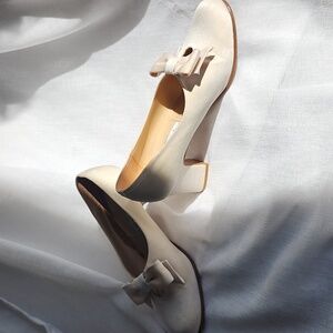 Kenneth Cole New York Cream Bow Block Heel Pumps